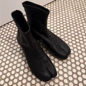 Maison Martin Margiela Black Split-Toe Leather Ankle Boots
